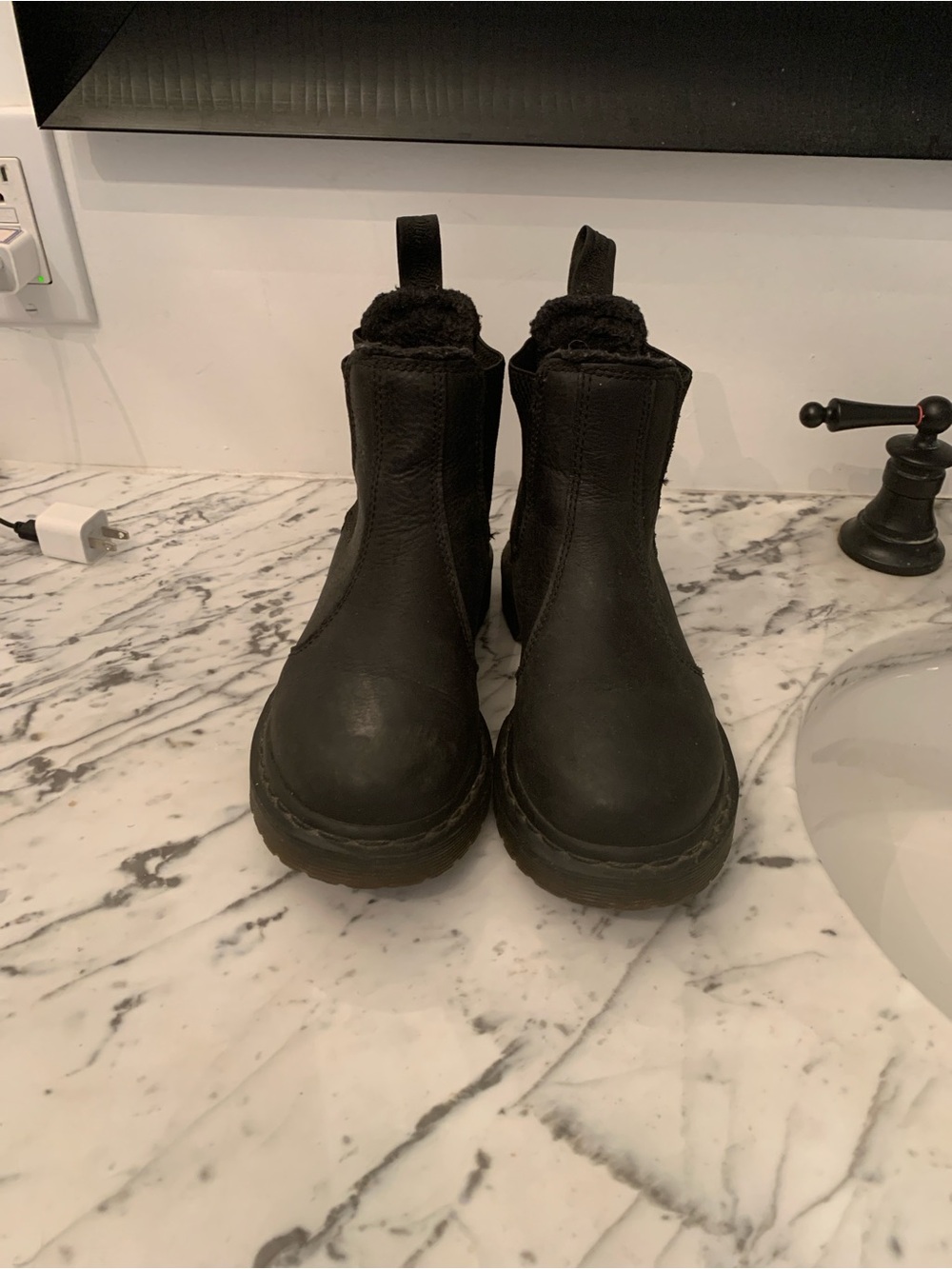 Dr Martens Woman’s Leonore Black Leather Chelsea Fur Lined Boots 5